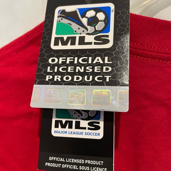 Very cool Toronto FC t-shirt. Very eye-catching! - Picture 4 of 4